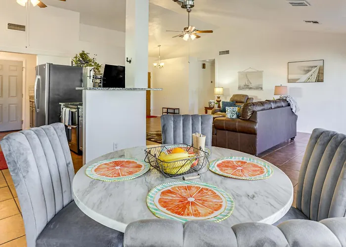Private Pool & Fenced Yard: Sunny Glendale Getaway Holiday home Phoenix