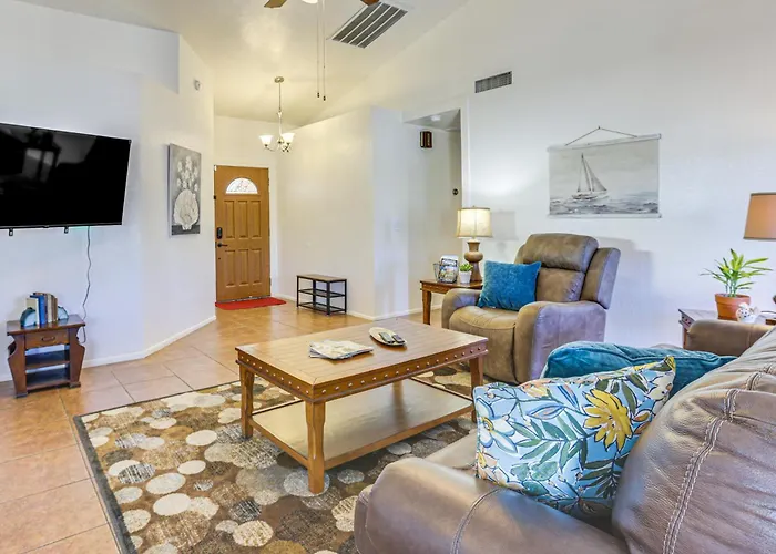 Private Pool & Fenced Yard: Sunny Glendale Getaway Holiday home Phoenix