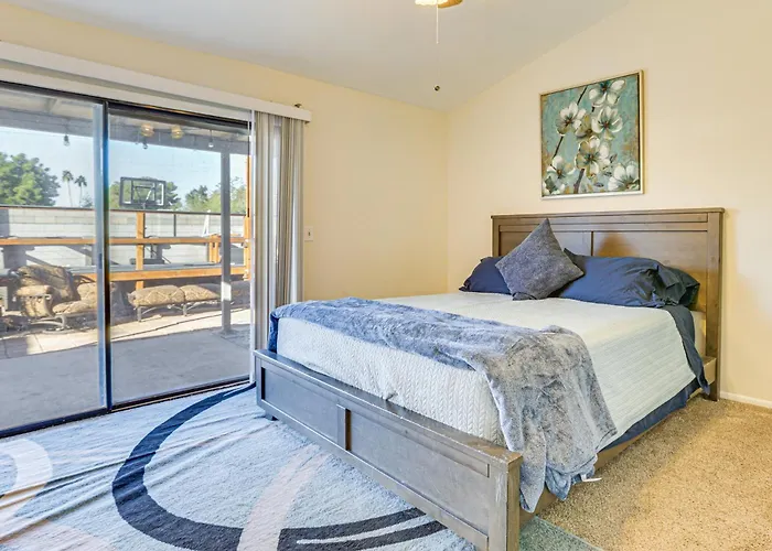 Private Pool & Fenced Yard: Sunny Glendale Getaway Holiday home *
