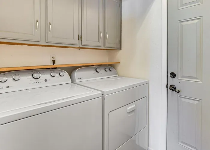 Holiday home Private Pool & Fenced Yard: Sunny Glendale Getaway Phoenix