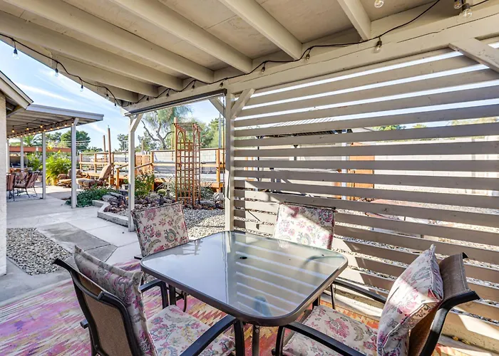 Private Pool & Fenced Yard: Sunny Glendale Getaway Holiday home *